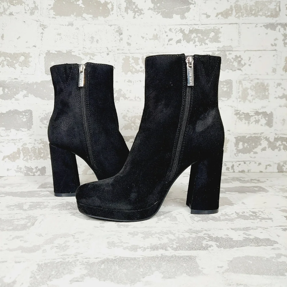 NEW Anne Klein Adonna Black Faux Suede Side Zip Block Heel Ankle Booties W134 - Picture 4 of 13